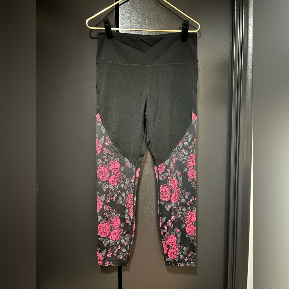 Zyia Electric Crimson Rose Luxe Pocket Hi-rise 7/8 24” Leggings